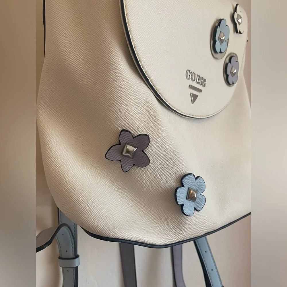 GUESS backpack - Picture 2 of 9
